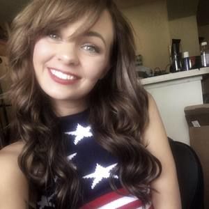 Meet your Posher, Kayla