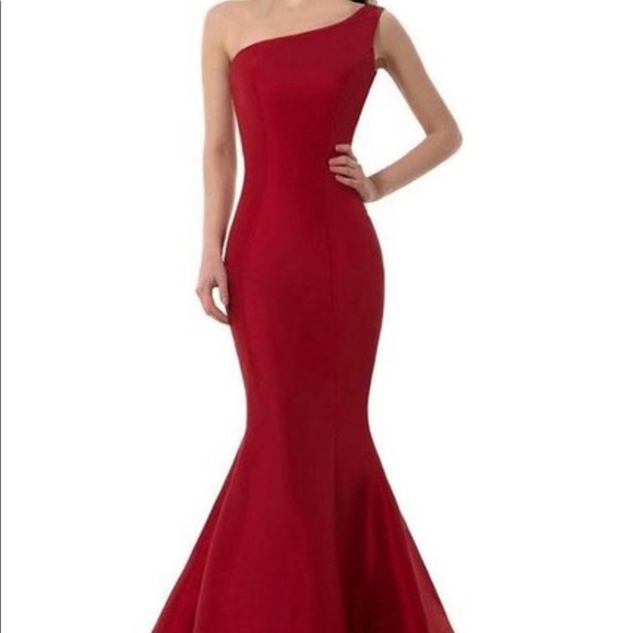 SATIN RED GOWN - Picture 1 of 4