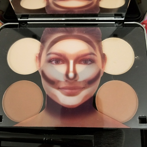 Makeover Essentials Contour Kit - Picture 2 of 5