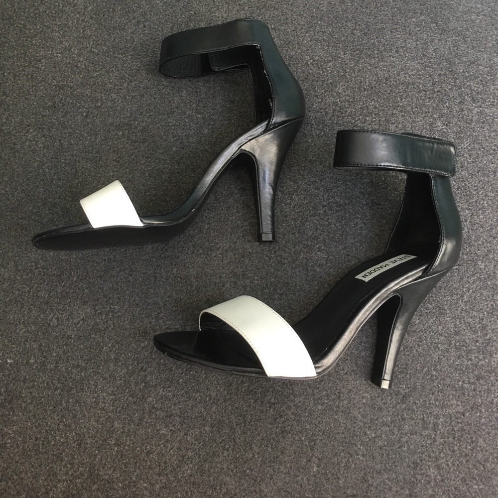 NWOT Steve Madden B&W strap heel "Tassha"