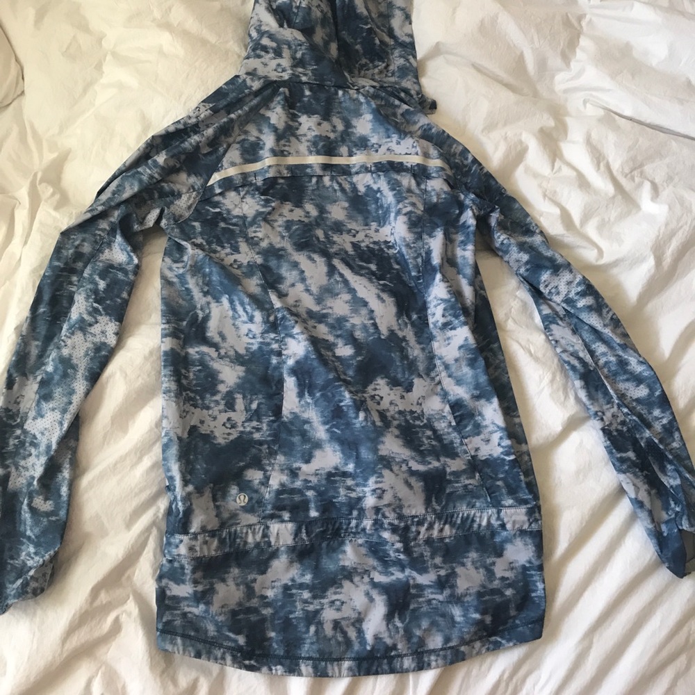 Lightweight patterned lululemon jacket - Picture 6 of 6