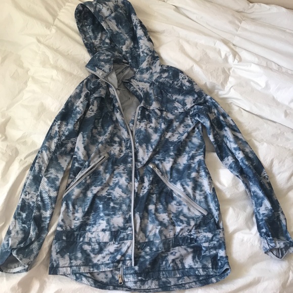 Lightweight patterned lululemon jacket - Picture 4 of 6
