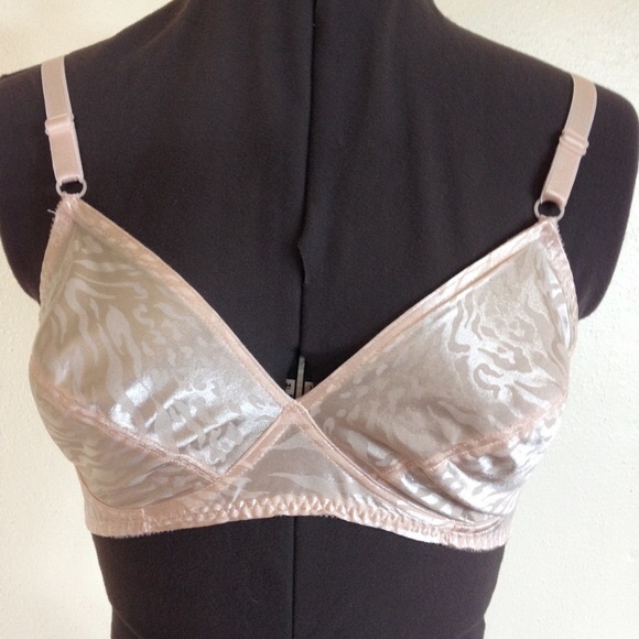vassarette Other - VASSARETTE Pink No-Wire Bra