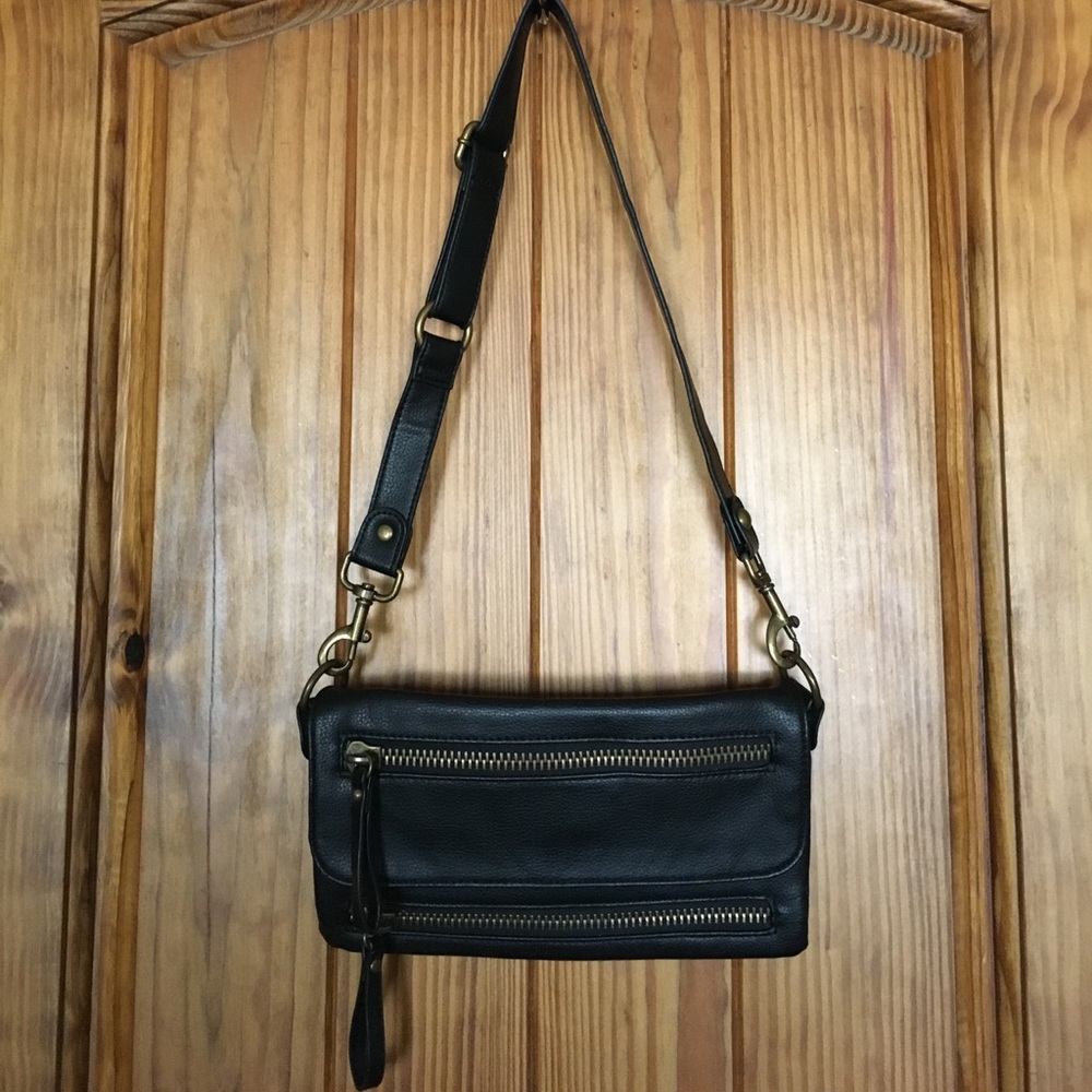 Black shoulder bag