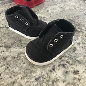 Infant TOMS size 4