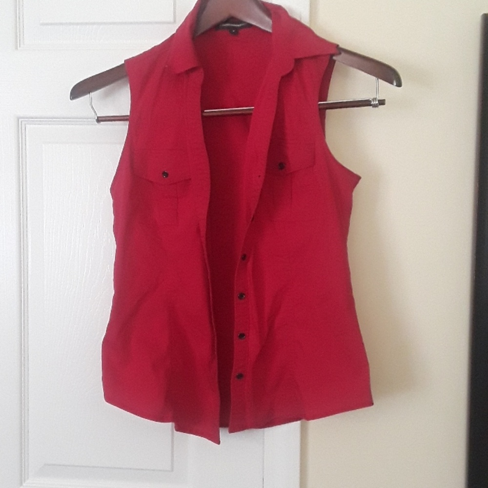 Sleeveless button down shirt