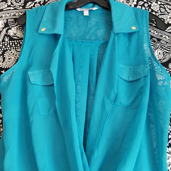 Collared Tank - Picture 2 of 2