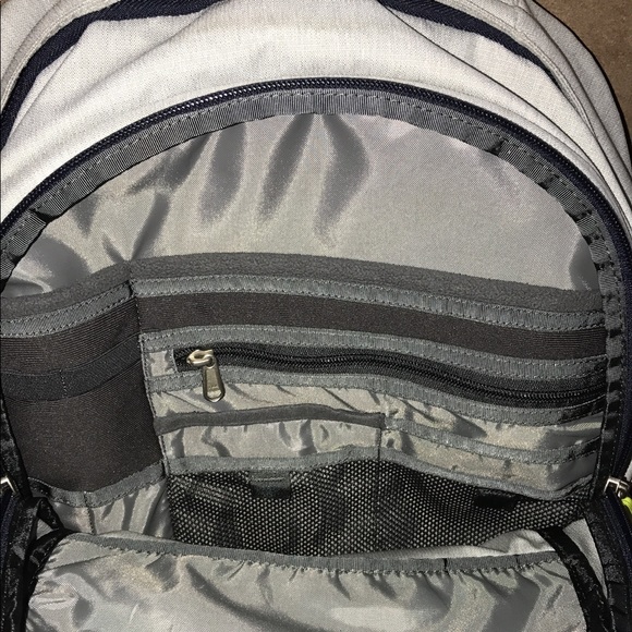 North face backpack - Picture 3 of 4