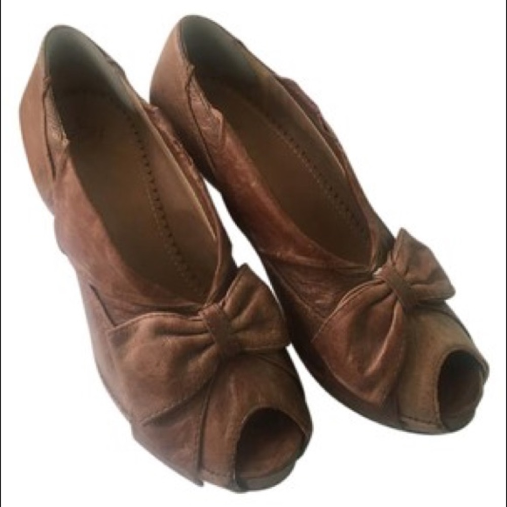 Adorable shoes from Anthropologie Miss Albright.