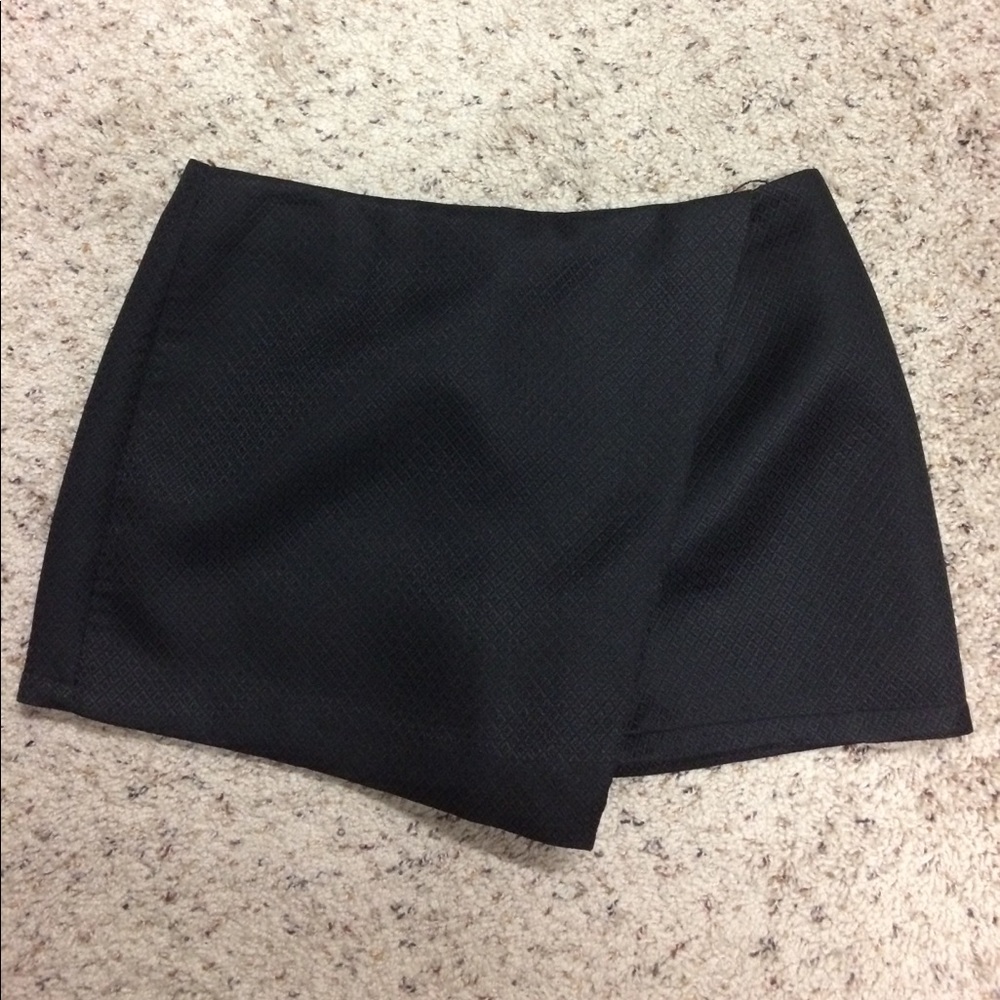 NWT - Romeo + Juliet Couture SKORT