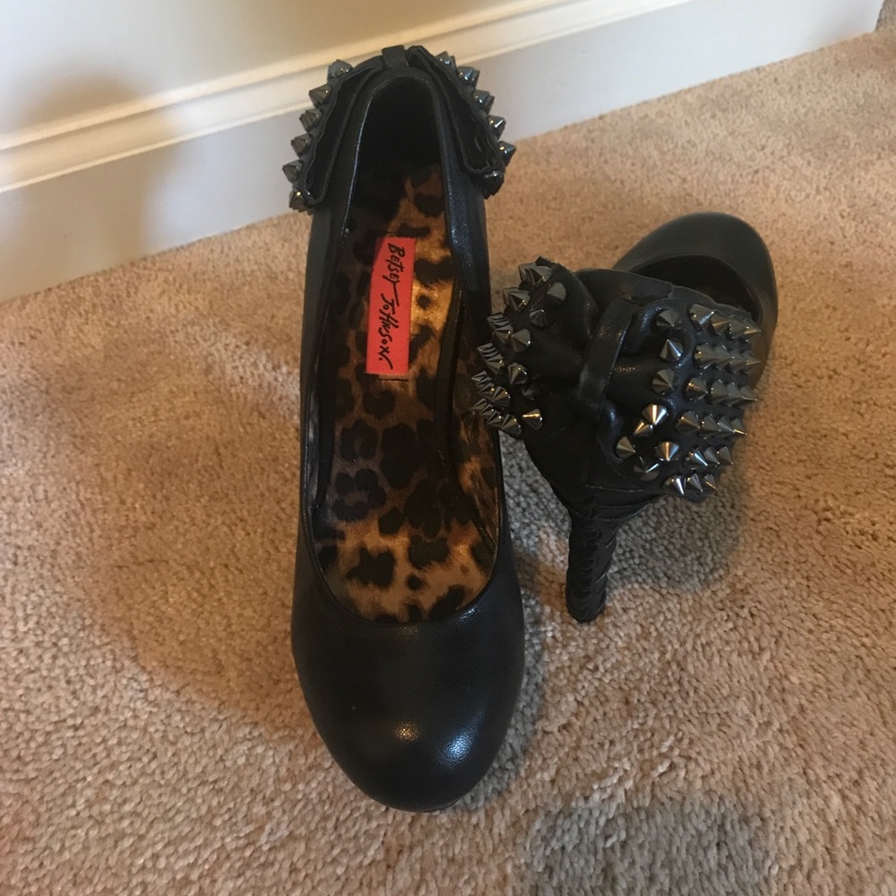 Slightly worn Betsy Johnson studded bow Pumps
