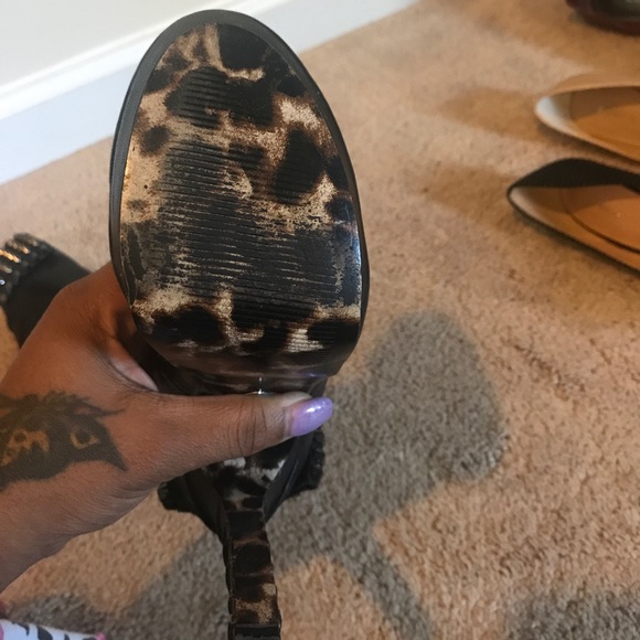 Slightly worn Betsy Johnson studded bow Pumps - Picture 7 of 7