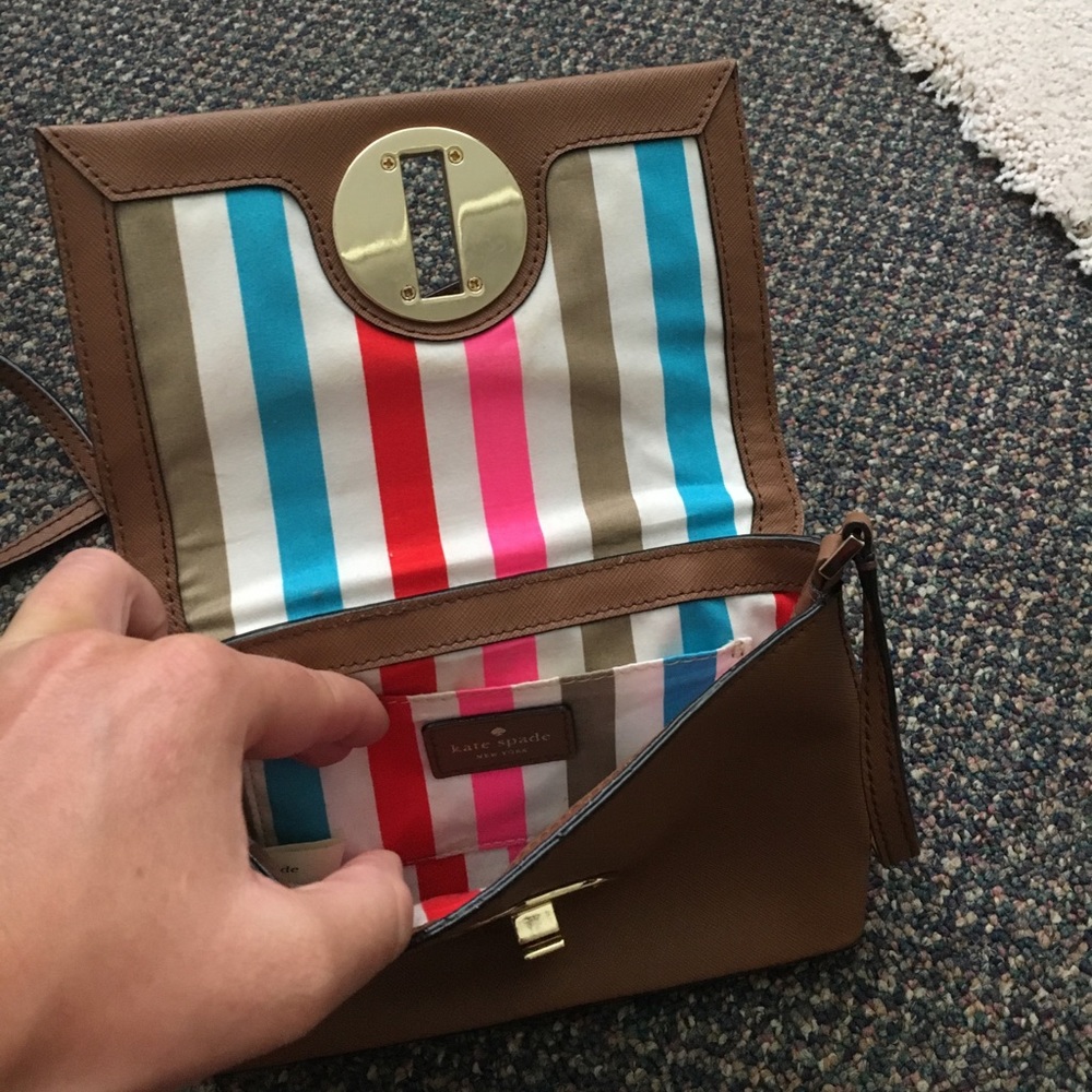 Small tan/camel Kate Spade crossbody bag - Picture 3 of 3
