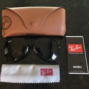 Black Ray Ban aviators