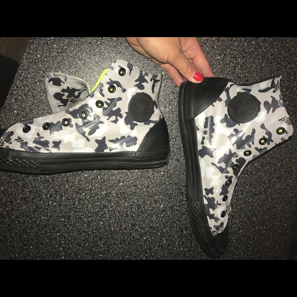 Camo converse. Boy 5.5. Converse womens 7