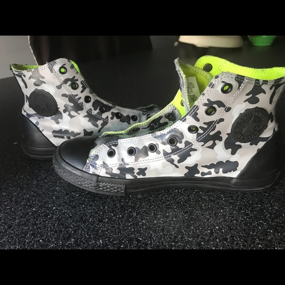 Camo converse. Boy 5.5. Converse womens 7 - Picture 2 of 6
