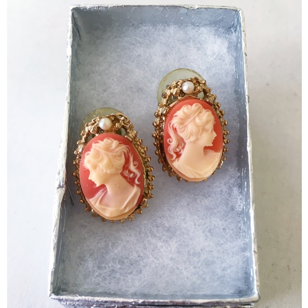Cameo Studs