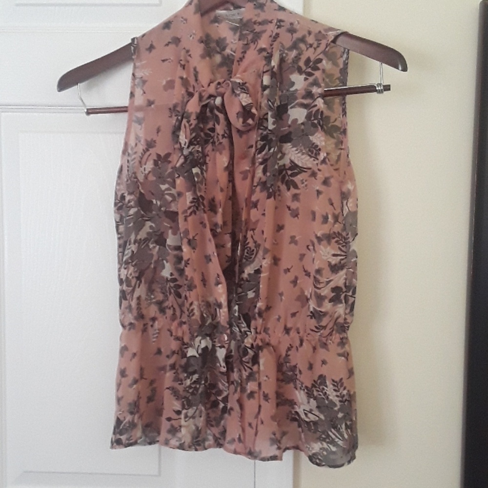 Bow sleeveless blouse