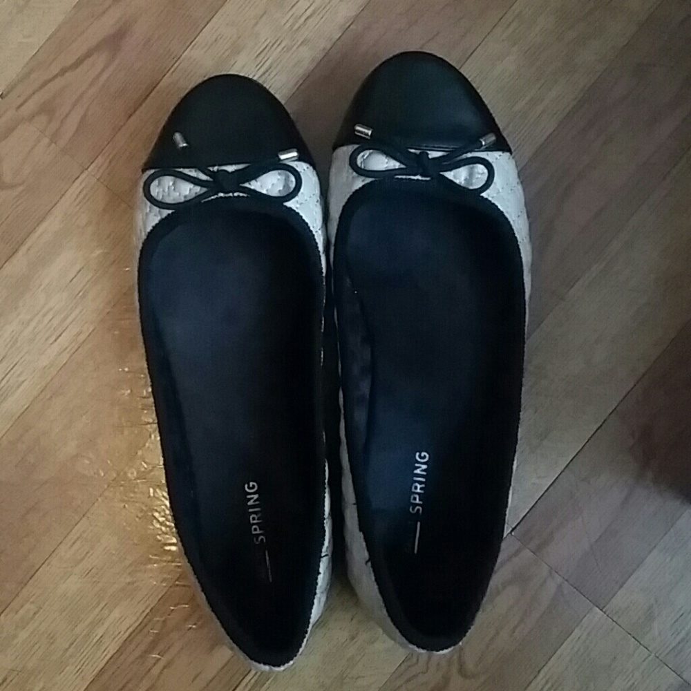 Black and tan flats