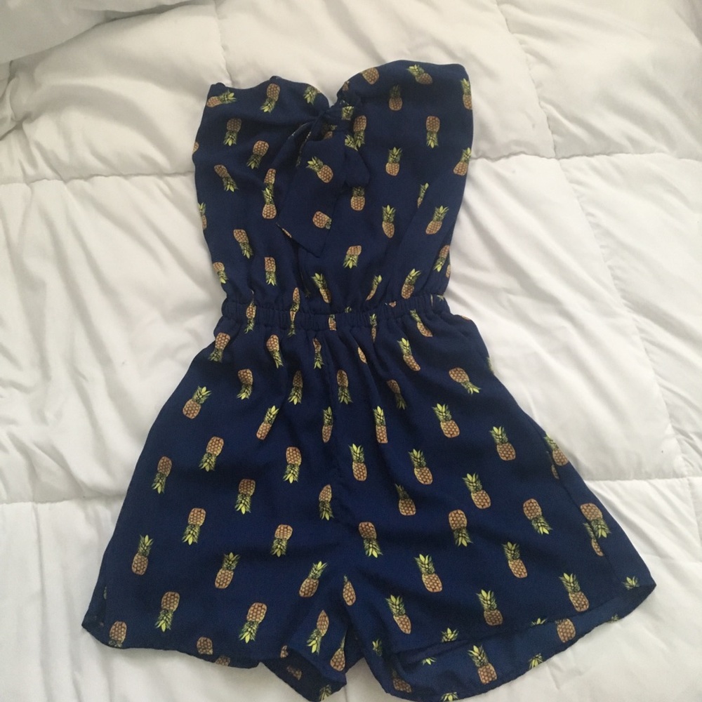 Navy blue strapless pineapple romper