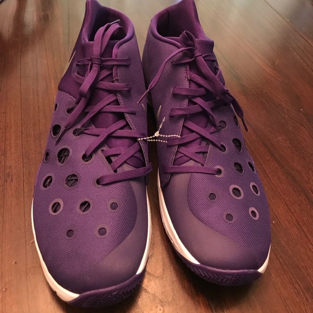 NIKE SZ 17 1/2 purple 812976-501