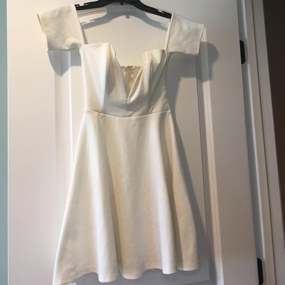 Cute off white dress🌸