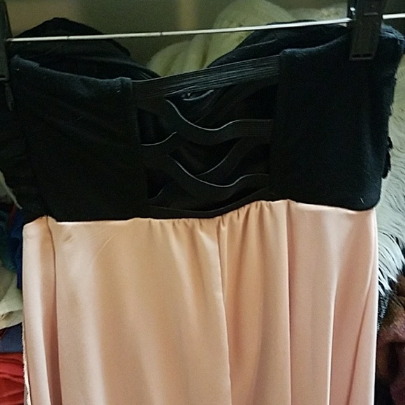 Black and nude strapless highlow - Picture 4 of 4