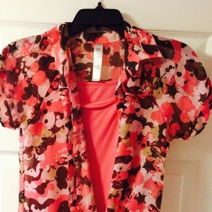 Kid's pretty blouse in excellent condition.
