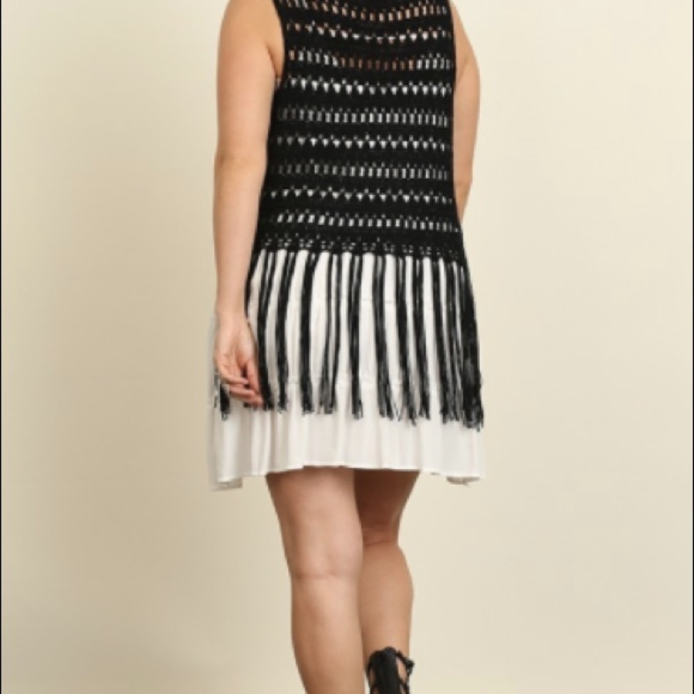 PLUS SIZE BLACK FRINGE VEST - Picture 4 of 4
