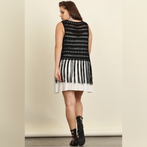 PLUS SIZE BLACK FRINGE VEST - Picture 2 of 4
