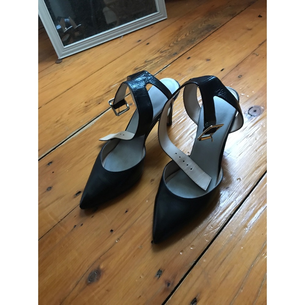 Nine West pointed toe pumps