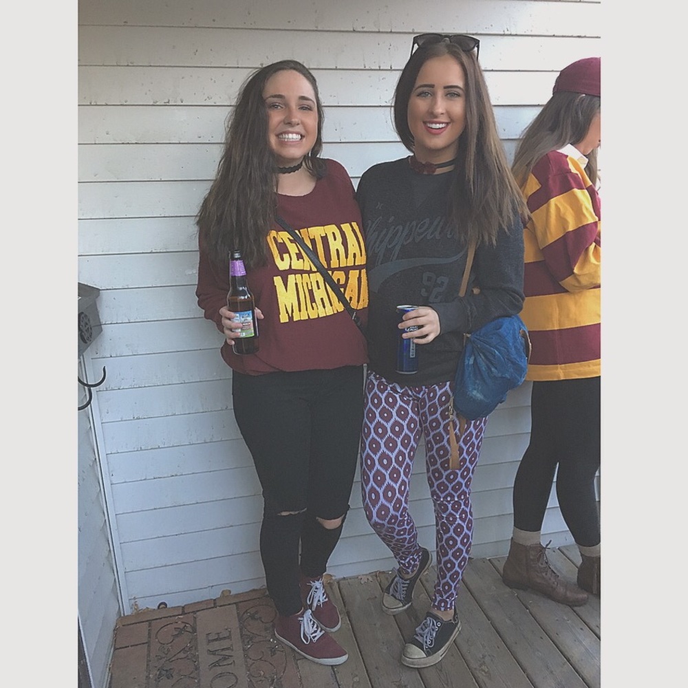 Maroon and white patterned leggings