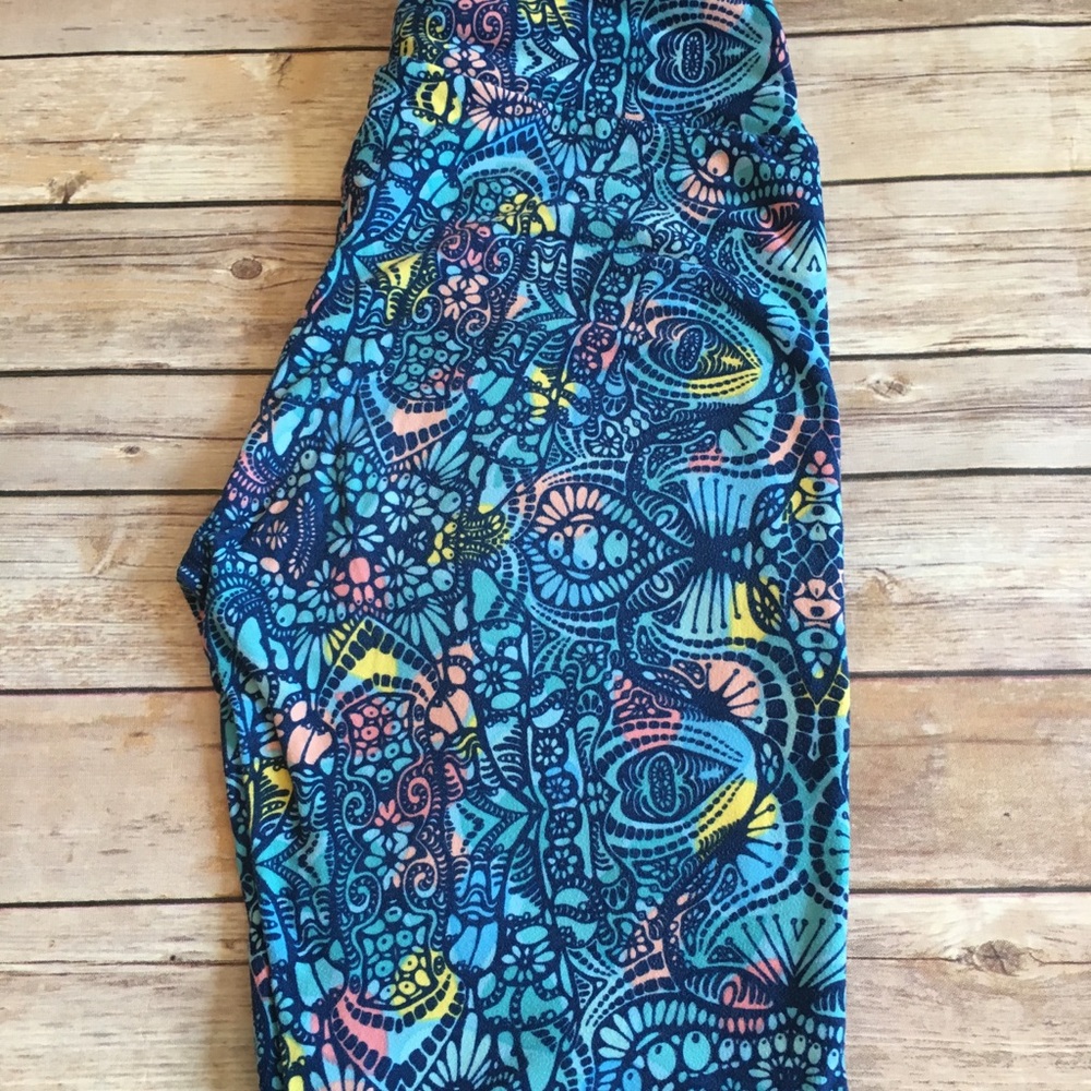 Lularoe Blue Tiki Paisley UNICORN Legging print OS