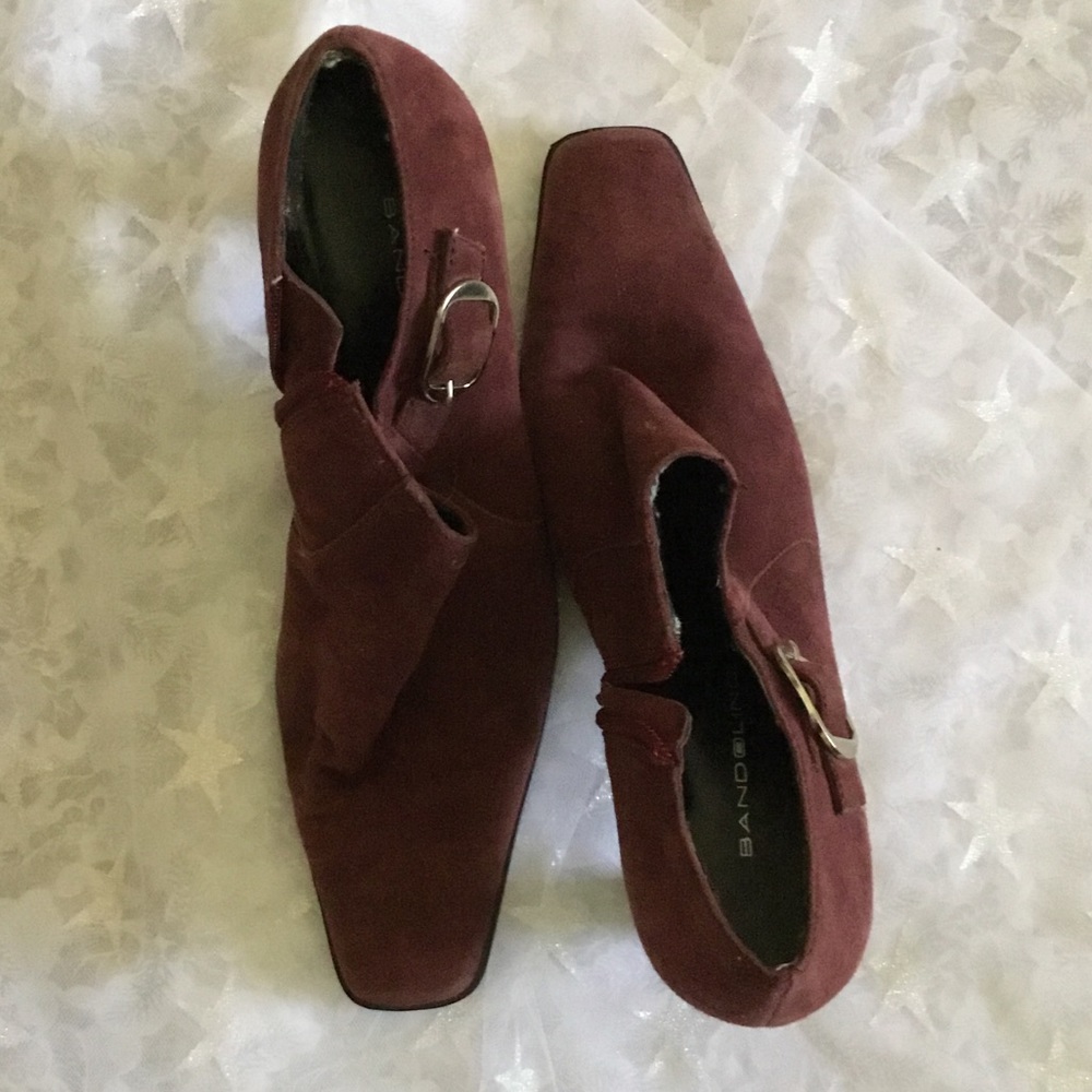 Shoes by Bandolino size 812 in burgundy.