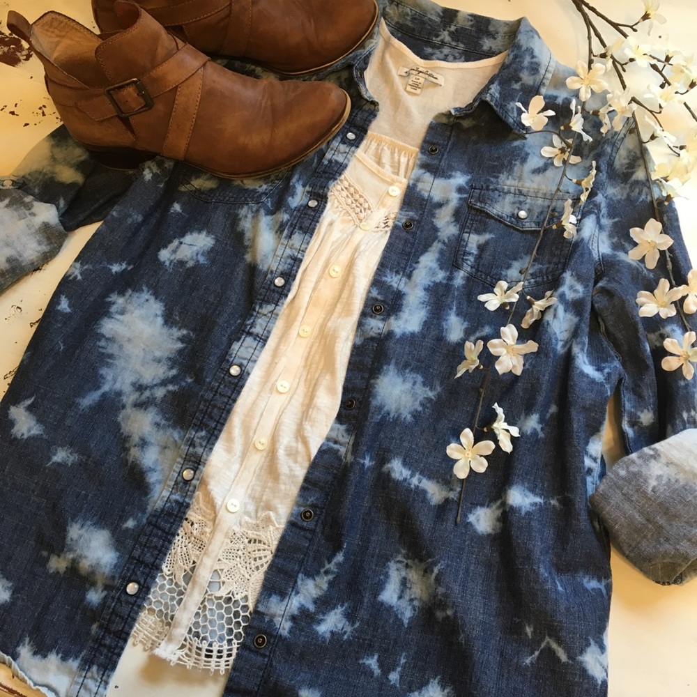 Med Arizona White-washed Denim Button Down