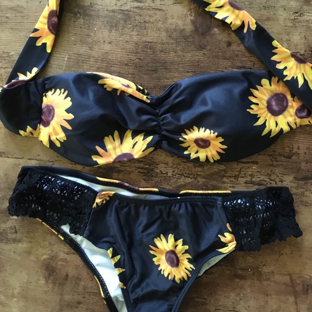 BRAND NEW black and yellow SUNFLOWER 🌻 BIKINI