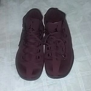 Nike Air Jordan off court Reveal maroon