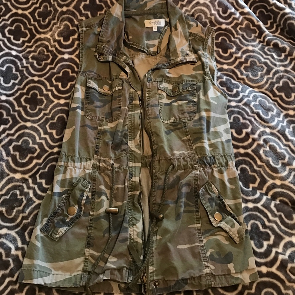 New without tags camo vest!