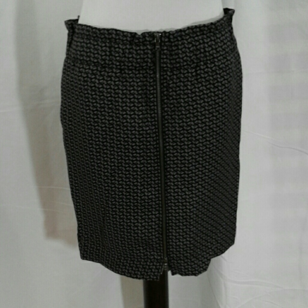 Gap skirt size 2 above knee black and lavender