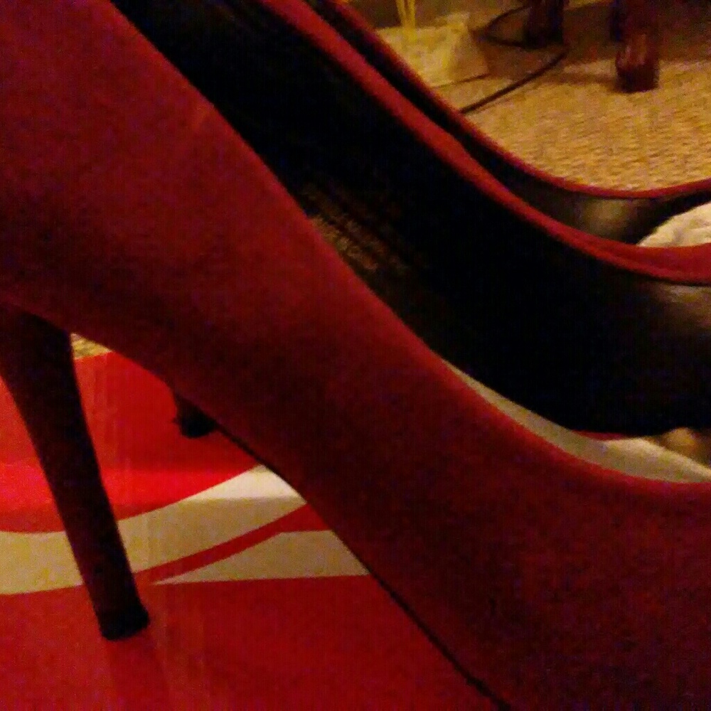 High heel pumps (wide size 9)