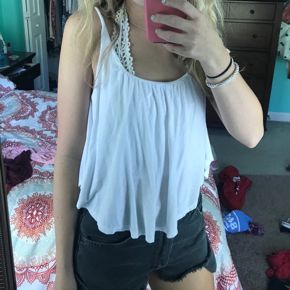 White tank - Picture 1 of 3