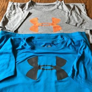 2 boys short sleeve shirts