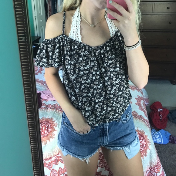 Cold Shoulder top - Picture 1 of 3