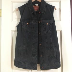 Black Denim Vest from LEVIS! Like new!