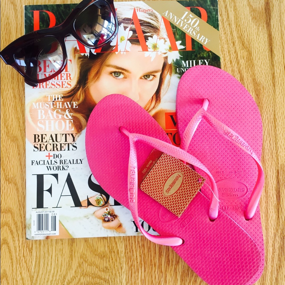 BNWT havaianas flip flops.