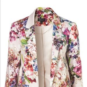 TOPSHOP Floral printed blazer! 🌺