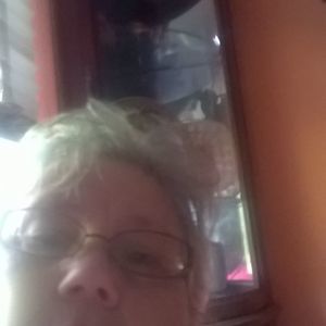 Meet your Posher, Lois