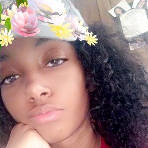 Meet your Posher, Nia