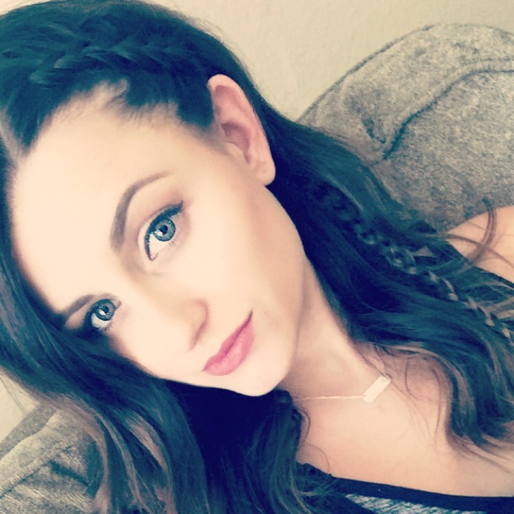 Meet your Posher, Alexis