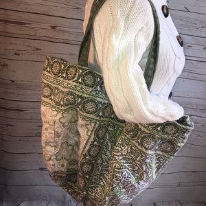 💕 American Eagle green and white Tote